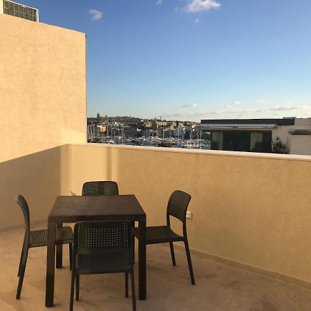 Sir William Strand Apartment Gzira Bagian luar foto