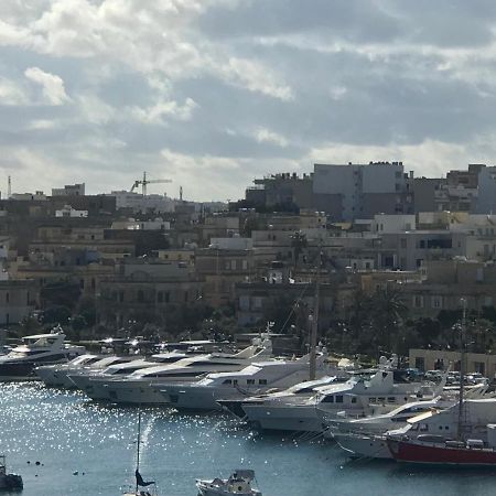 Sir William Strand Apartment Gzira Bagian luar foto