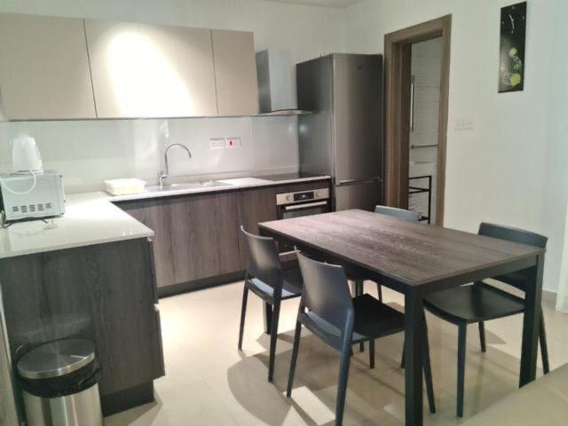 Sir William Strand Apartment Gzira Bagian luar foto