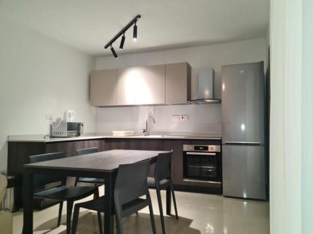 Sir William Strand Apartment Gzira Bagian luar foto