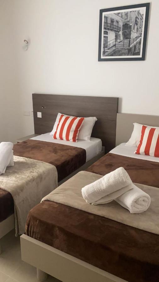 Sir William Strand Apartment Gzira Bagian luar foto