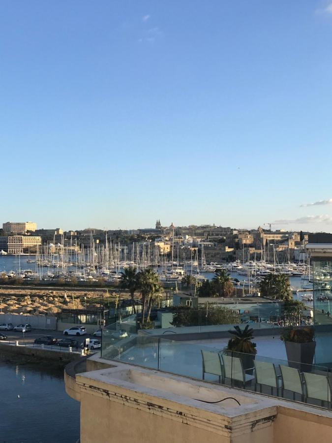 Sir William Strand Apartment Gzira Bagian luar foto