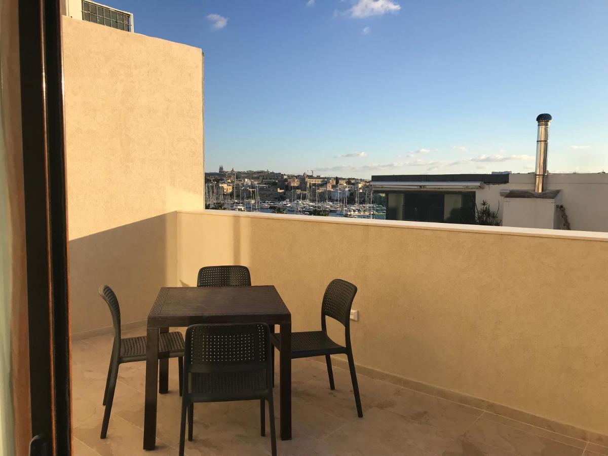 Sir William Strand Apartment Gzira Bagian luar foto