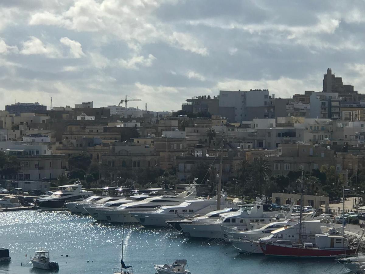 Sir William Strand Apartment Gzira Bagian luar foto
