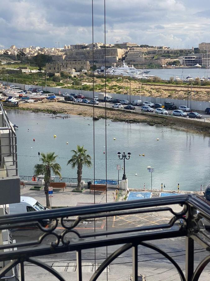 Sir William Strand Apartment Gzira Bagian luar foto