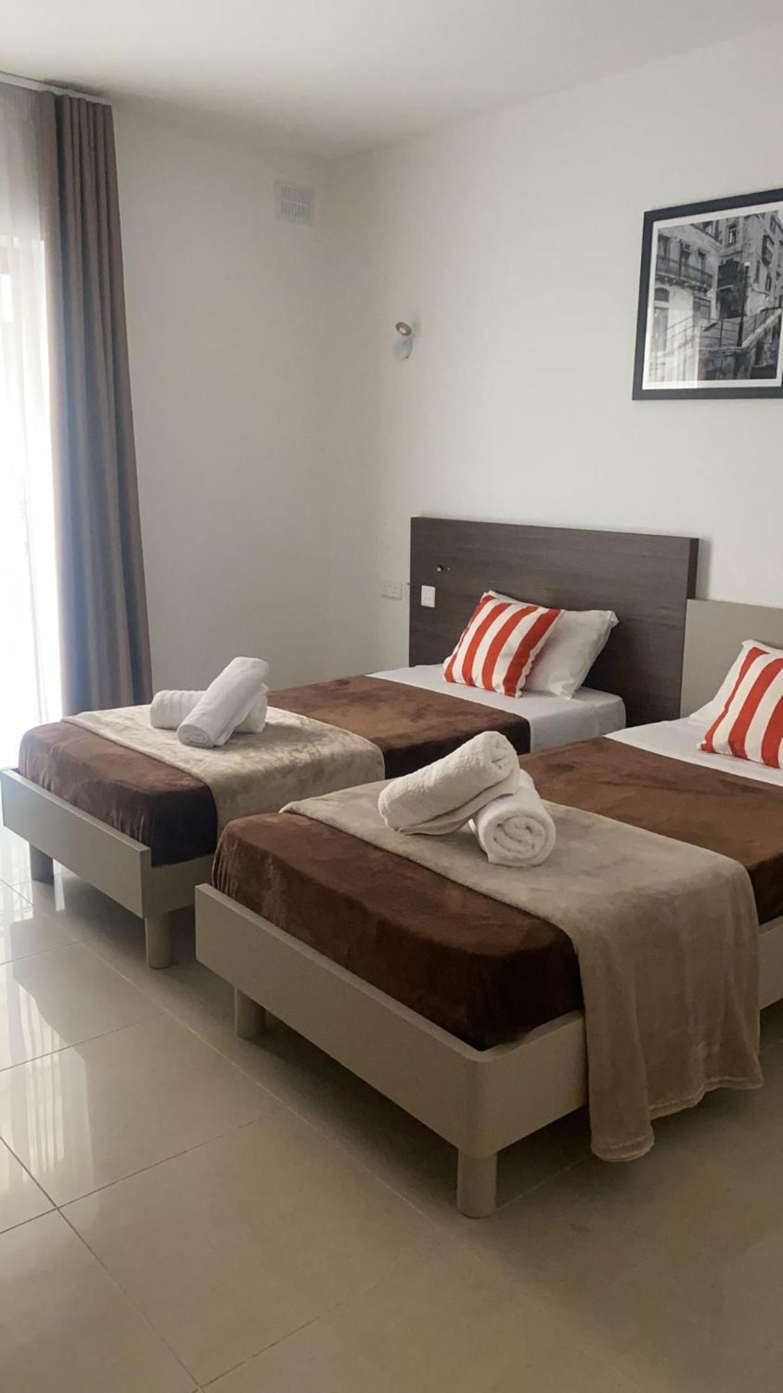 Sir William Strand Apartment Gzira Bagian luar foto